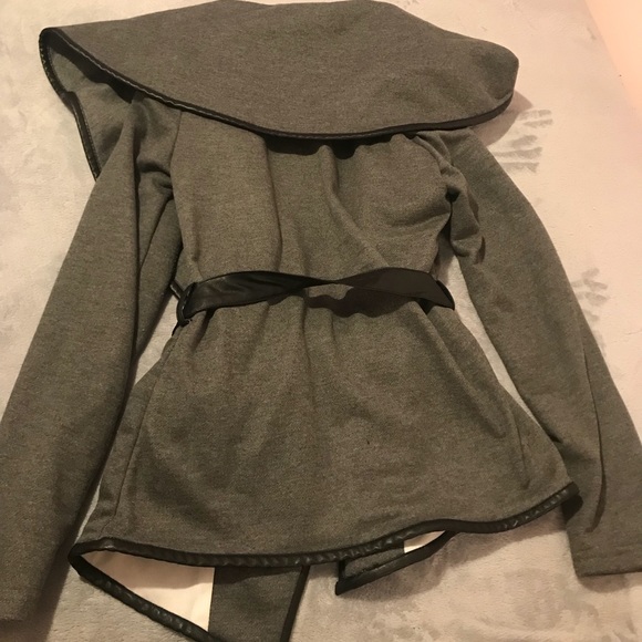 SOLD-Xtaren Gray Blazer - Picture 2 of 5