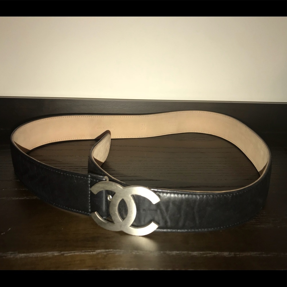 Chanel black leather logo belt . 100% Authentic