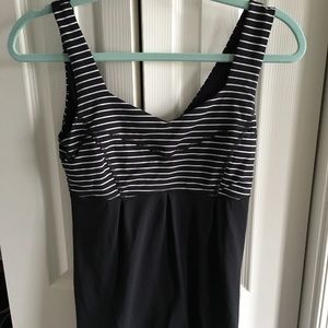 Black and white Lululemon workout top