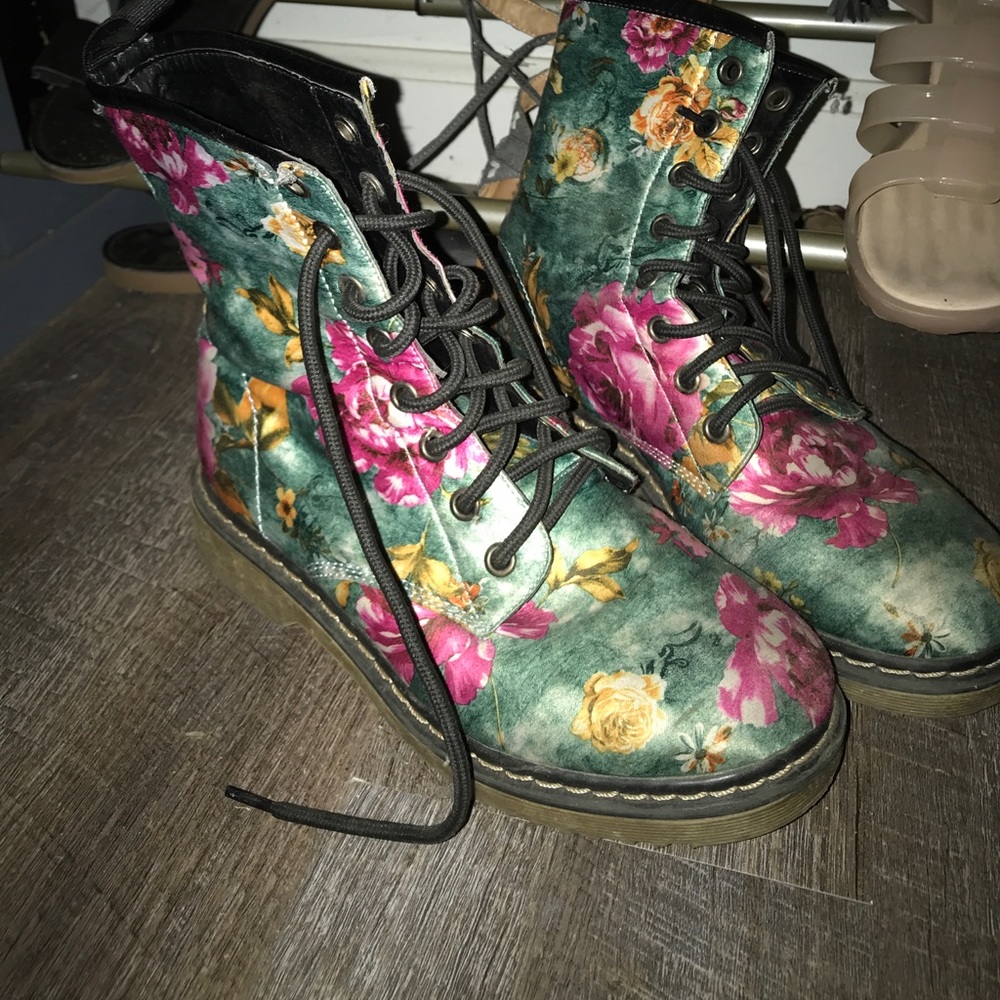 Flowered boots