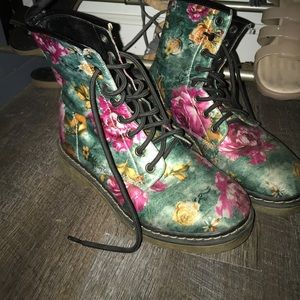 Flowered boots