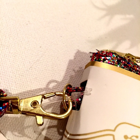 👛 New Adrienne Vittadini Wristlet FIRM PRICE - Picture 5 of 7