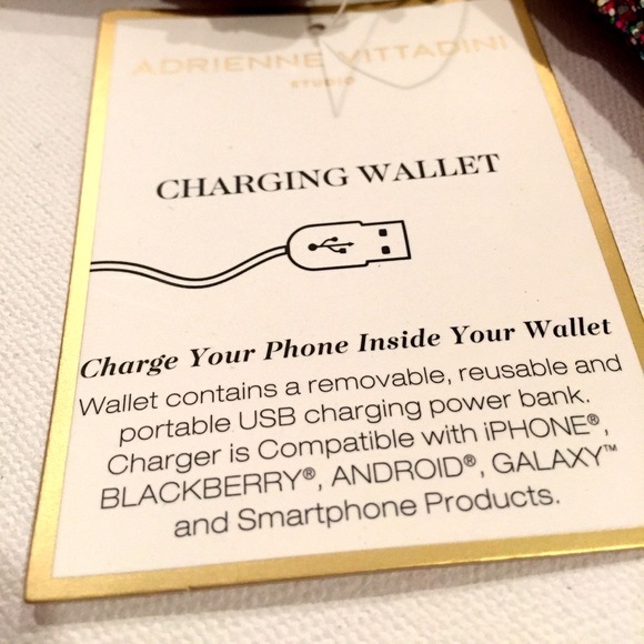 👛 New Adrienne Vittadini Wristlet FIRM PRICE - Picture 6 of 7