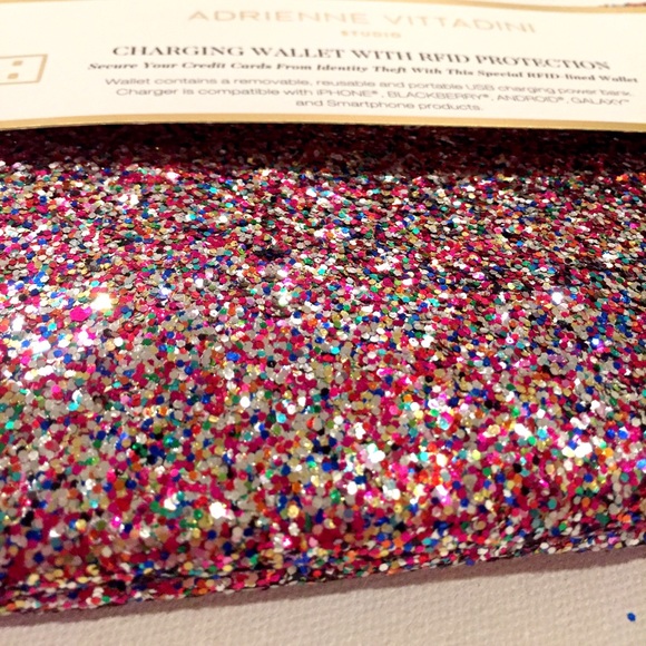 👛 New Adrienne Vittadini Wristlet FIRM PRICE - Picture 7 of 7