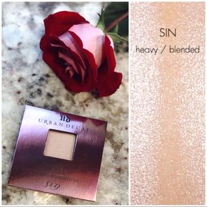 👩‍🎨Afterglow 8-Hour Powder Highlighter “Sin”✨