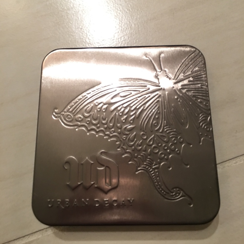 Urban Decay eyeshadow palette