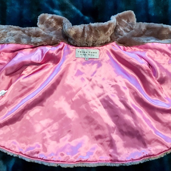 Trina Turk Faux Fur Capelet - Picture 4 of 5