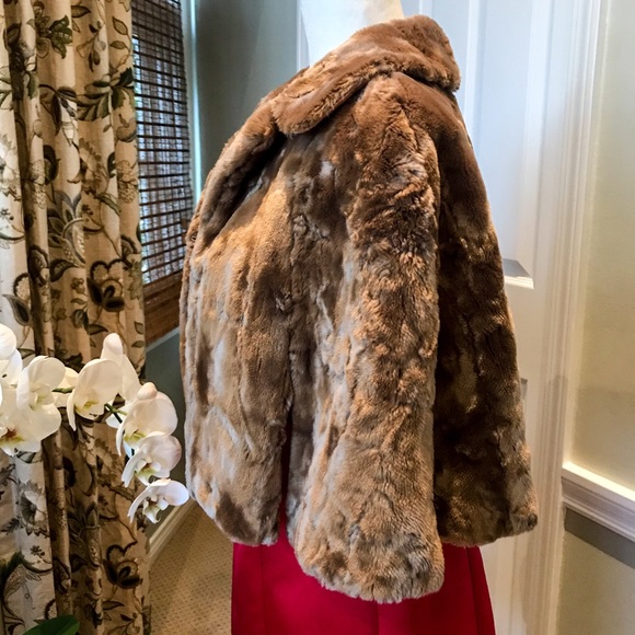 Trina Turk Faux Fur Capelet - Picture 5 of 5