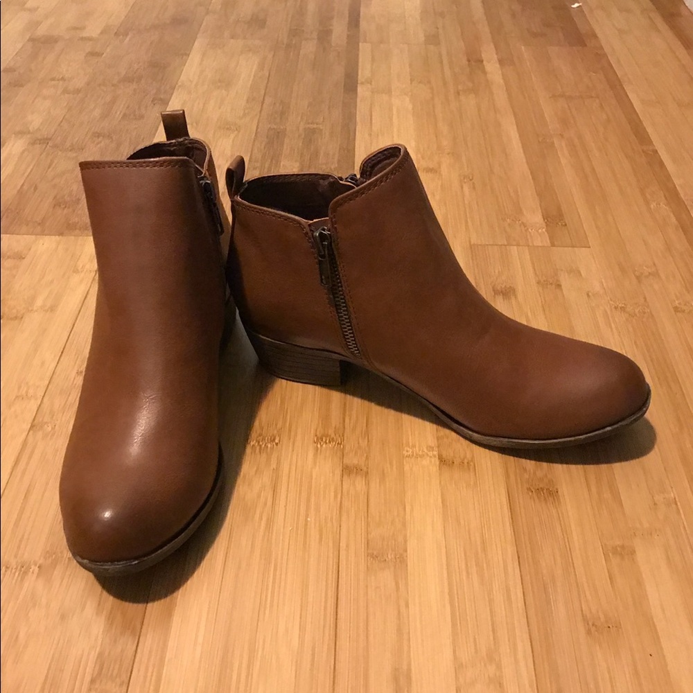 Women’s short booties