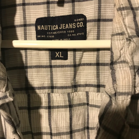 Casual short sleeve button down shirt - Picture 2 of 4