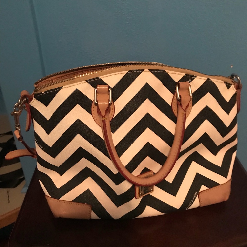 Dooney and bourke navy chevron shoulder bag