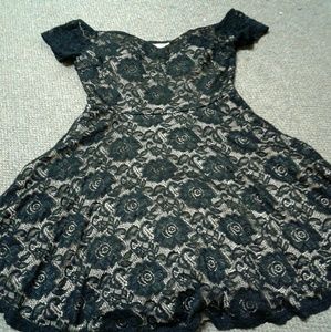 🎬Lg Off the shoulder lace Dress 🎬