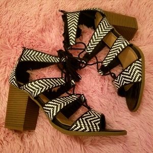 Chevron Print Lace-Up Heel sz 9 1/2