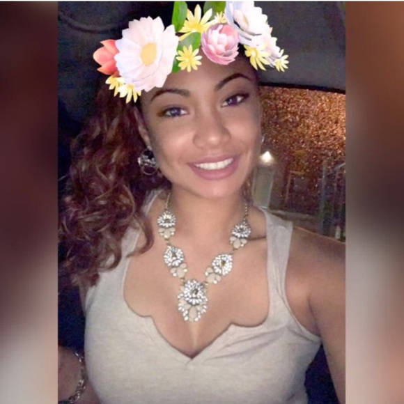 Meet your Posher, Lucia - Picture 1 of 1