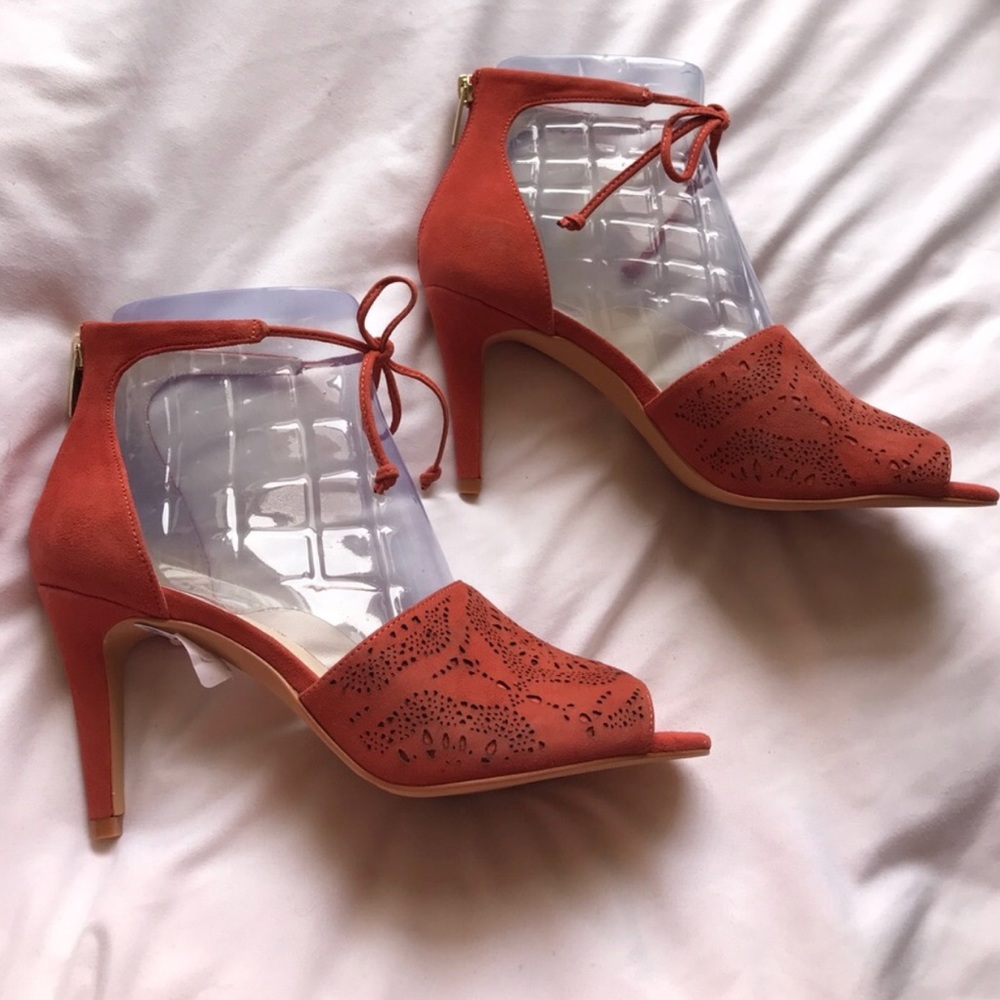 Vince Camuto Cayleen Red Peep Toe Heel - Picture 2 of 6
