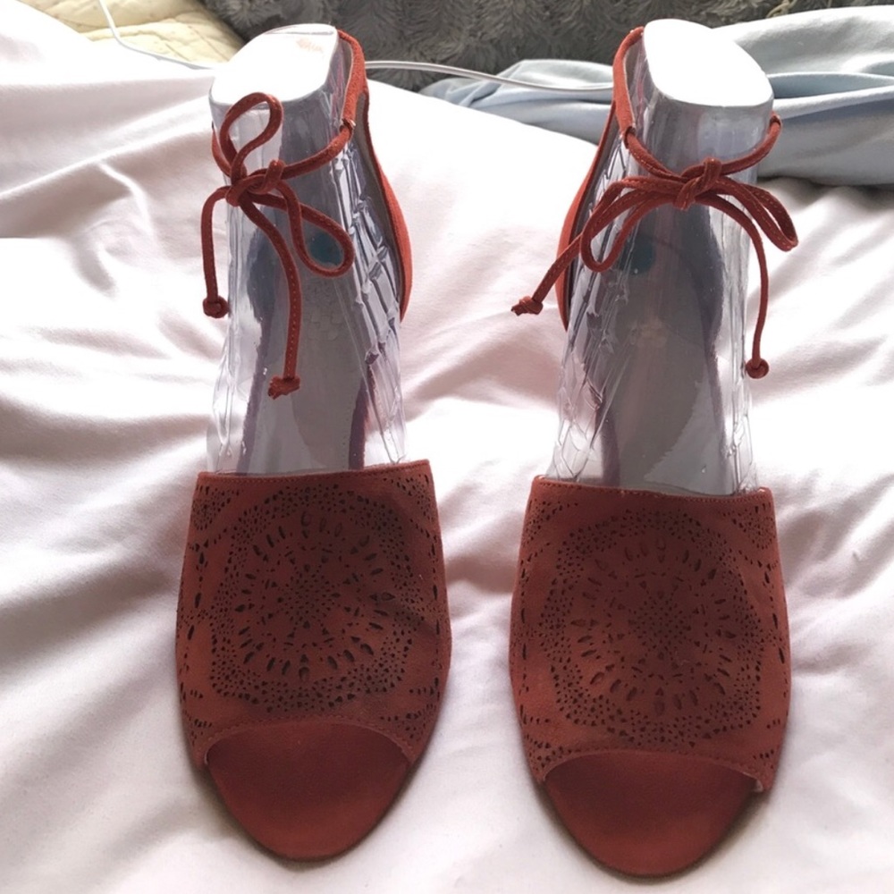 Vince Camuto Cayleen Red Peep Toe Heel - Picture 5 of 6