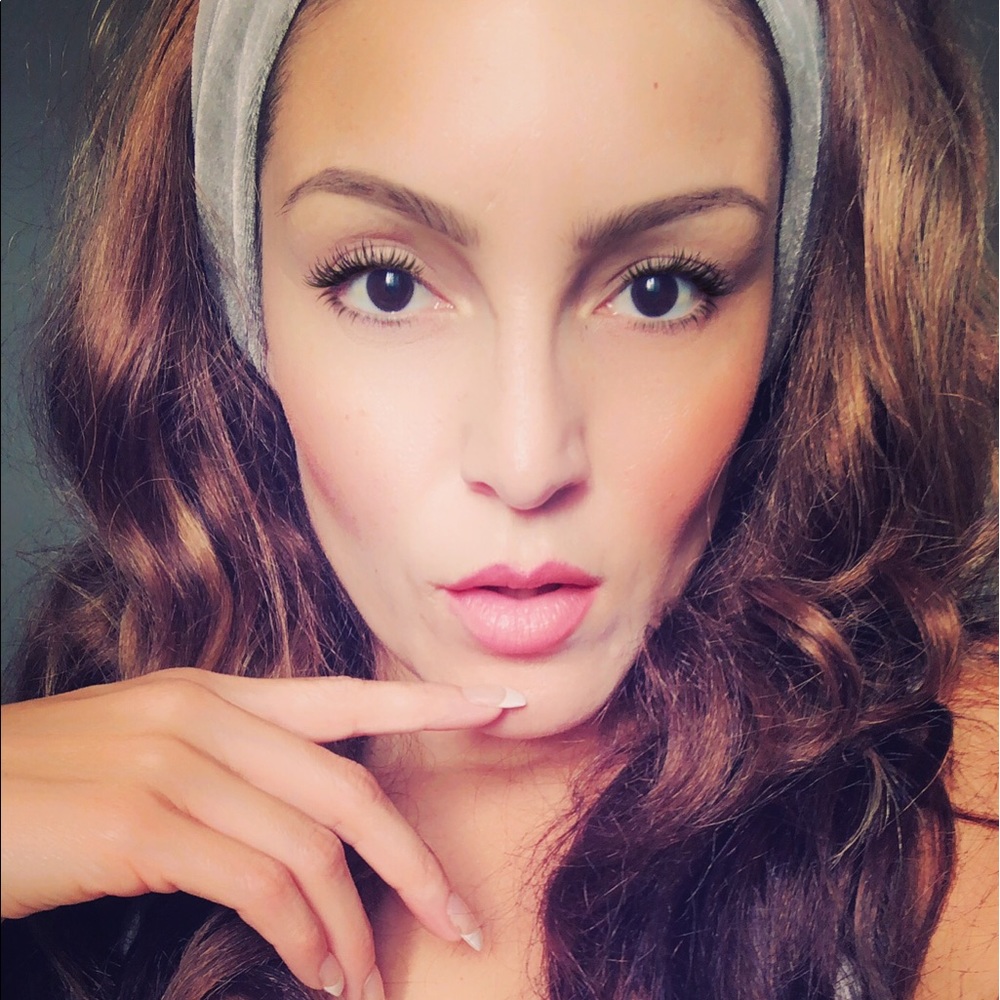 Meet your Posher, Graysea