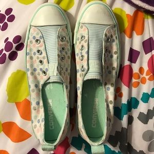 Converse Women’s Size 9 No Lace Tennis Shoes