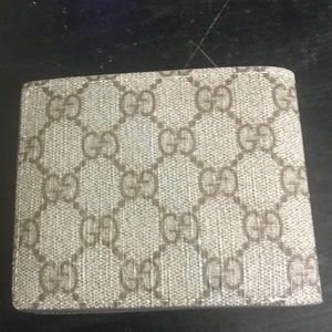 Gucci wallet in very excellent condition