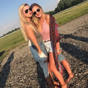 Meet your Posher, Brenna