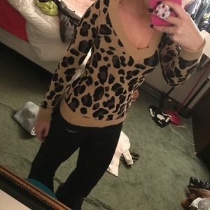 🖤cheetah print v neck sweatshirt
