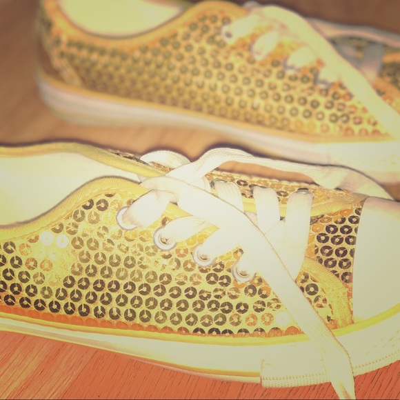 Gold converse style size 5 - Picture 1 of 1