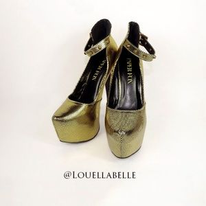 Paper Fox Gold Studded Zora Size 9 Platform Heel