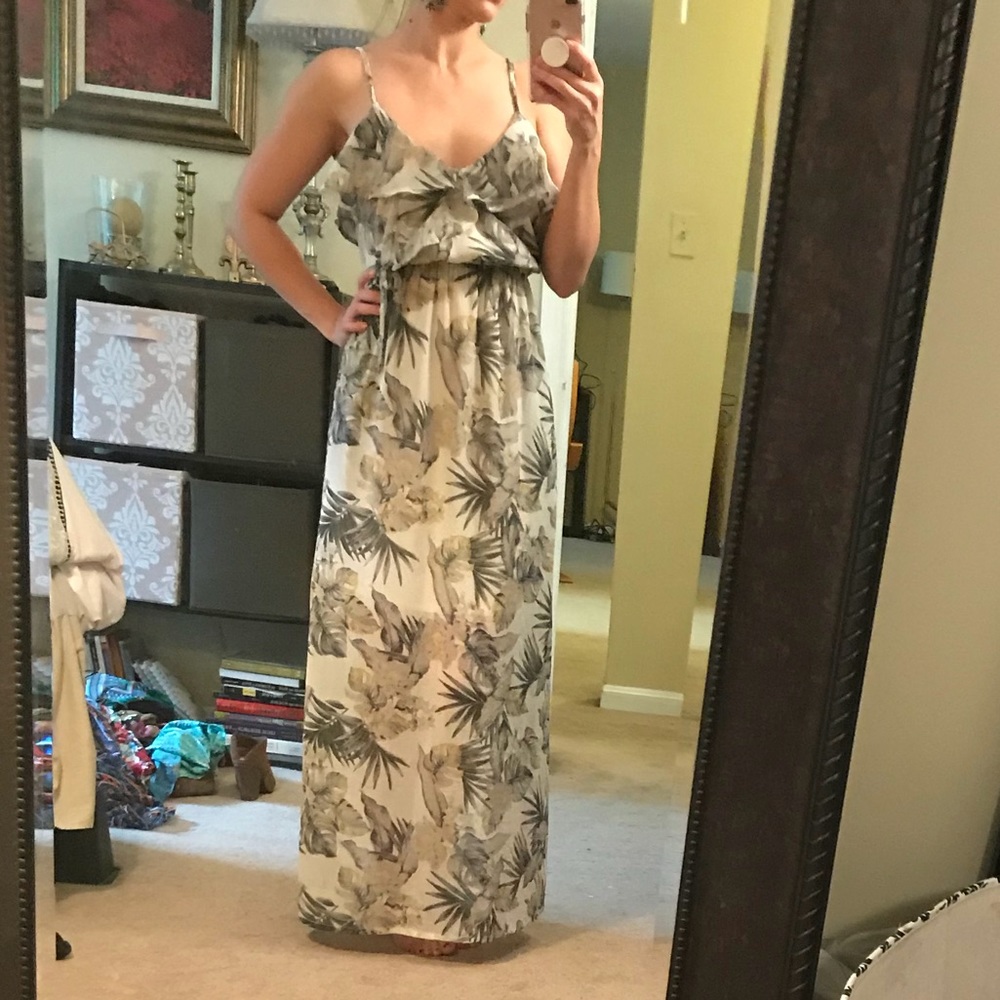 Flirty maxi dress, sheer from knee down - Picture 6 of 6