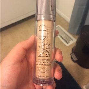 Naked skin - urban decay foundation/weightless