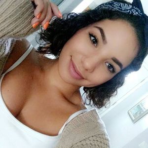 Meet your Posher, Dominique