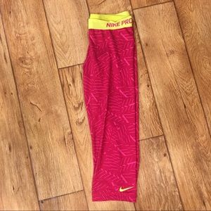 Nike Capri workout leggings size large