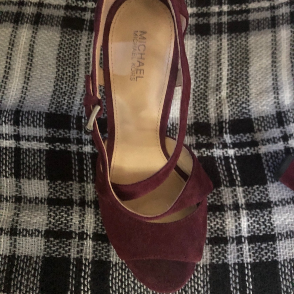 Michael Korrs Burgundy velvet heels size 5 1/2