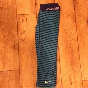 Nike Capri workout leggings size large