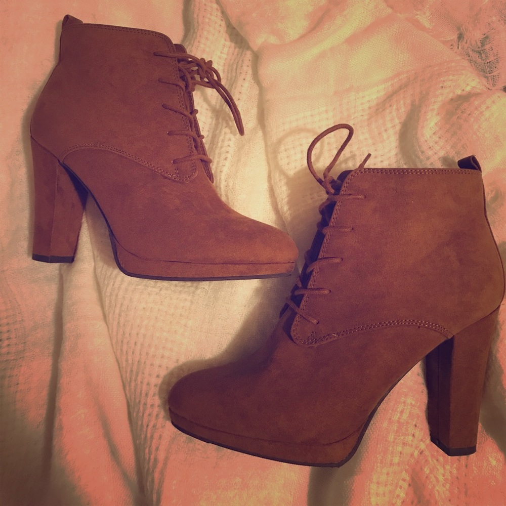 Suede laced booties 👢