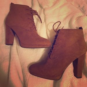 Suede laced booties 👢