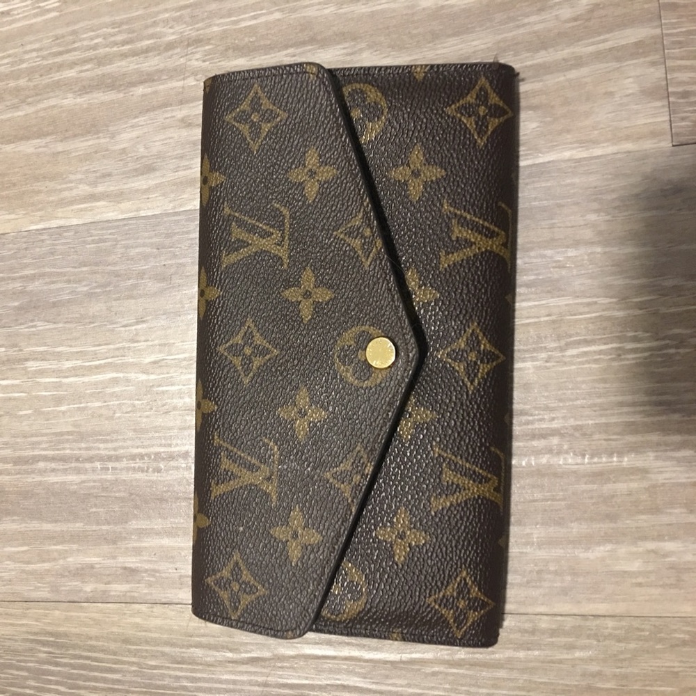 Louis Vuitton "Sarah Wallet"