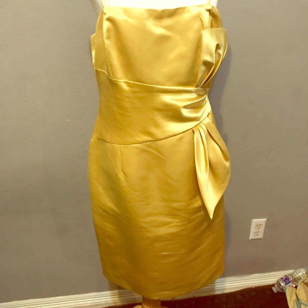 Yellow, strapless dress with side bow
