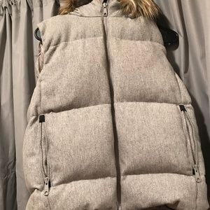 Grey gap puffer vest