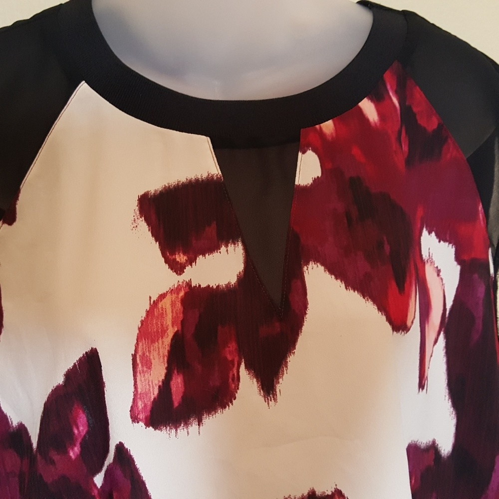 DKNY Sleeveless Blouse. Size L