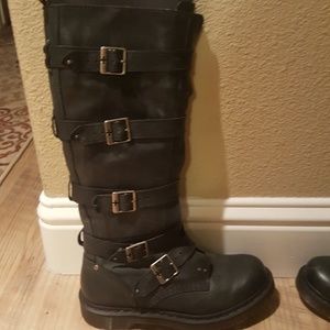 Dr. Martens Boots Arny Green