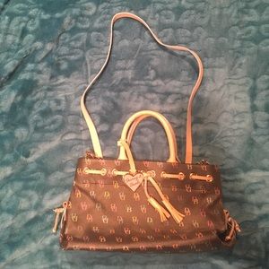 Dooney and Bourke classic hand bag tote