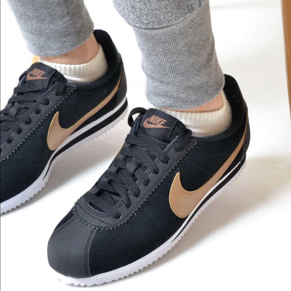 NWT Nike Classic Cortez Leather Black Gold WMNS - Picture 2 of 8