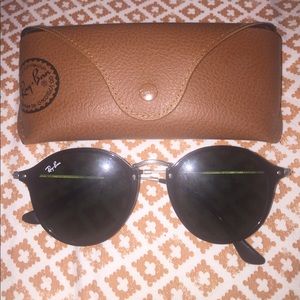 Ray-ban sunglasses with brown case