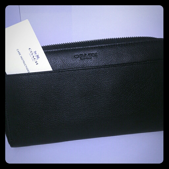 *Sold* Black Authentic Coach Leather Wallet - Picture 1 of 2