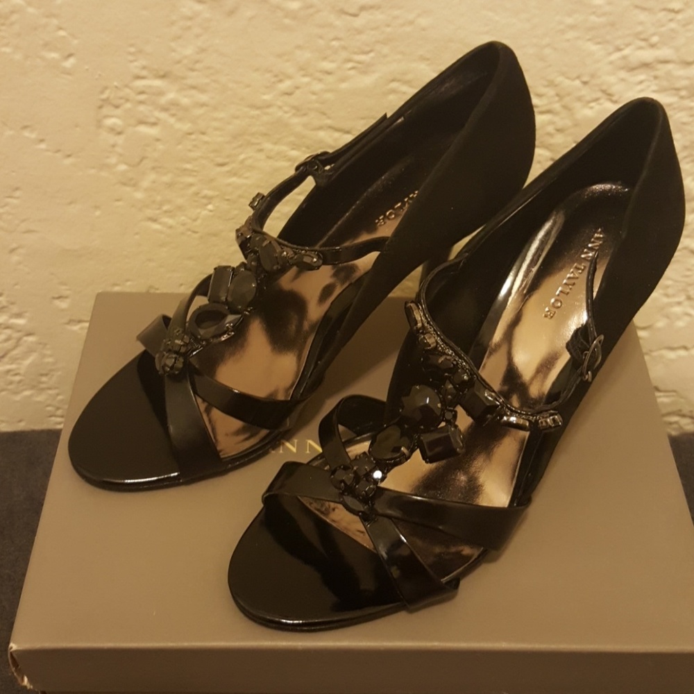 Ann Taylor Tstrap leather heels. Sz 8.5
