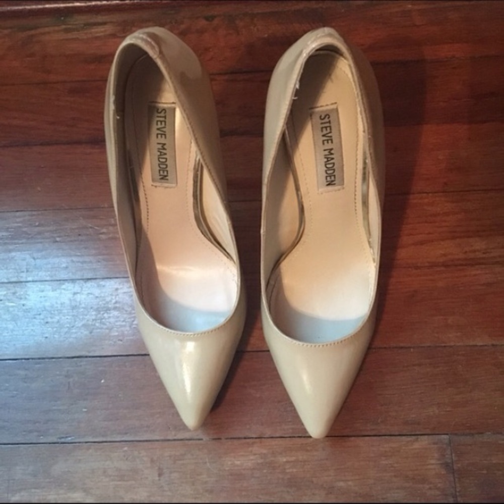 Nude Steve Madden pointy toed pumps