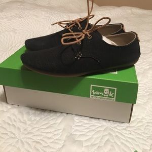 Sanuk shoes