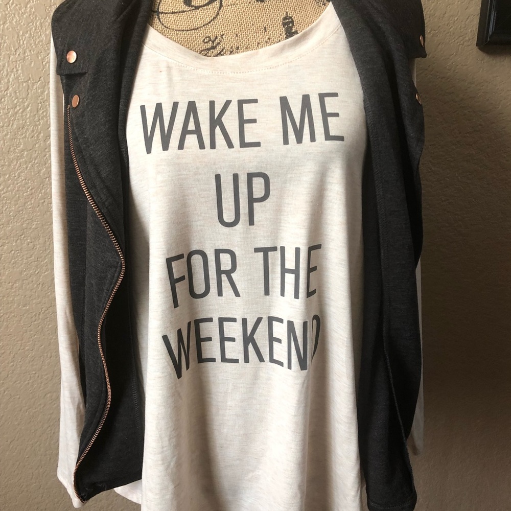 • grey vest • - Picture 2 of 7