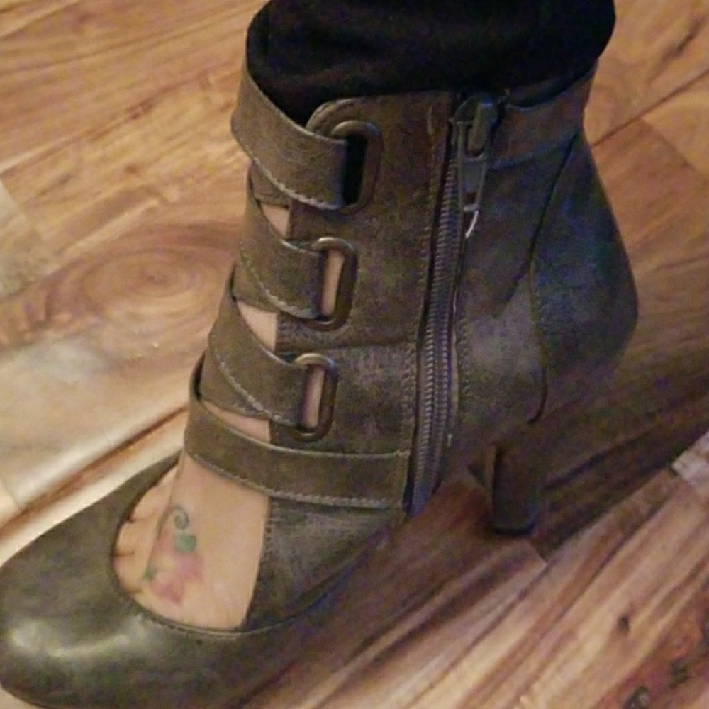 Super cute size 6.5 madden Girl