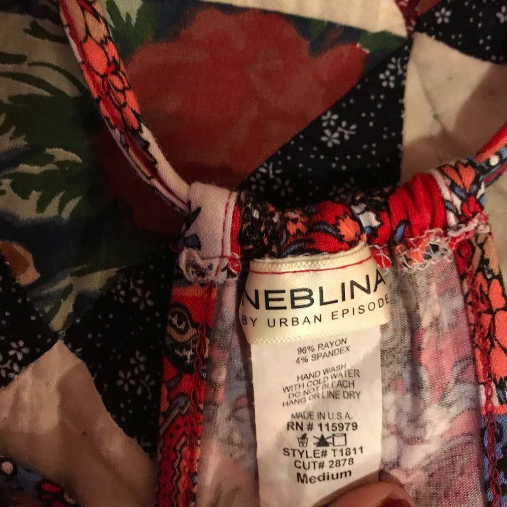 Patterned tank - Picture 2 of 3